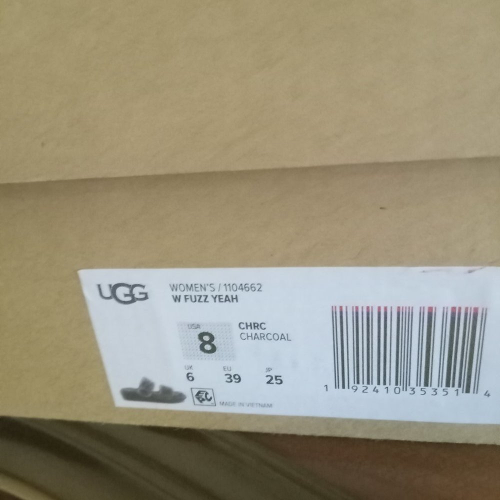UGG - Picture 5 of 5